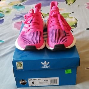 Adidas Swift Run